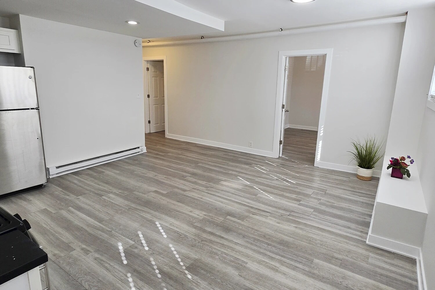 Building Photo - 730 W Roscoe St