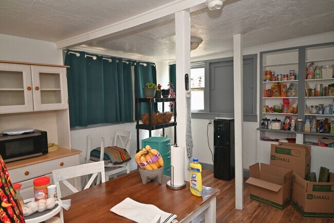 Building Photo - Charming 3 Bed 1 Bath in Hospital District