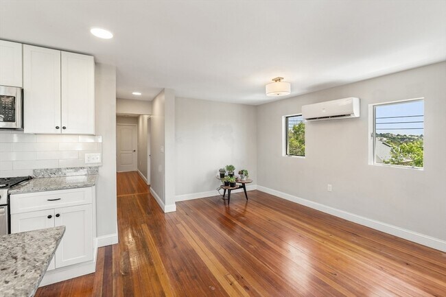 Building Photo - 159 Cowper St