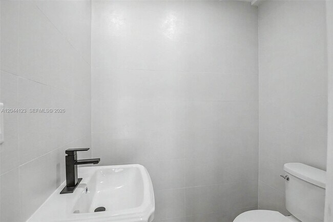 Building Photo - 17050 SW 83rd Ave