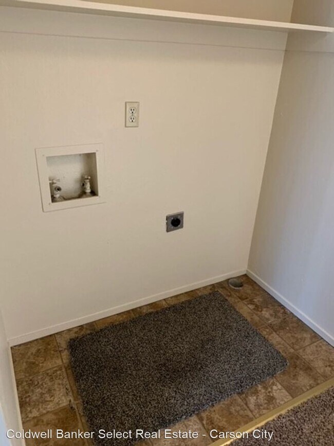 Building Photo - 3 br, 2 bath House - 1417 E. Long Street