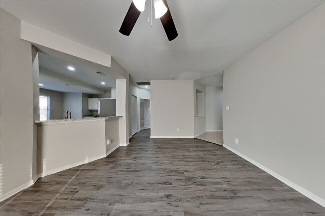 Building Photo - 20430 White Poplar Dr