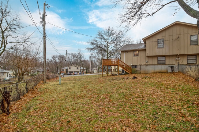 Building Photo - 618 E Johnston St