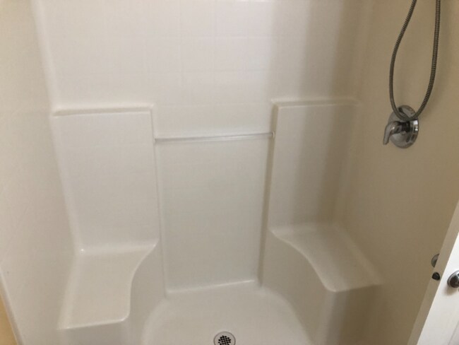 Building Photo - 7503 NE 61st Way