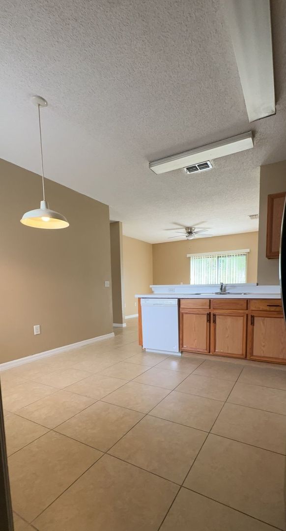 Building Photo - 850 Glastonbury Dr