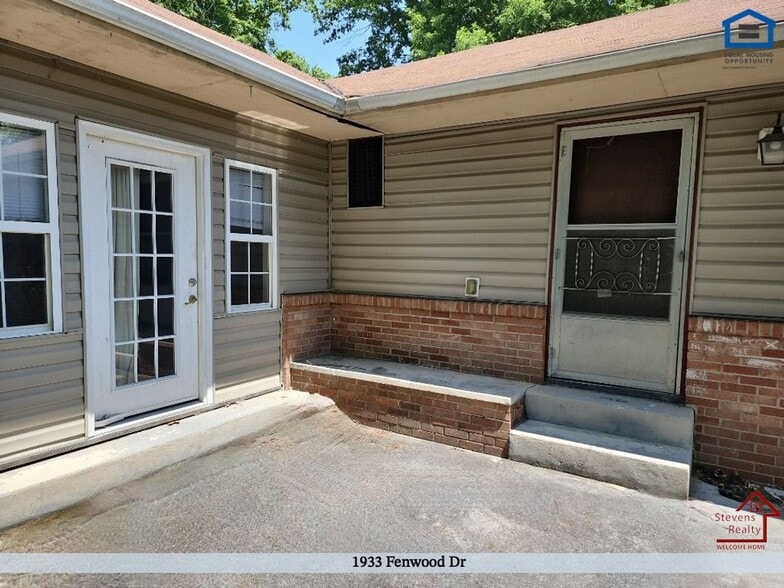 Building Photo - 1933 Fenwood Dr