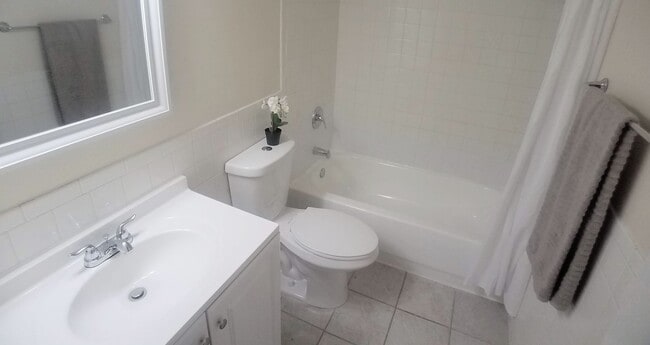 Building Photo - Cozy 1/1 Condo for rent at Wimbledon Park Close to Downtown Orlando.