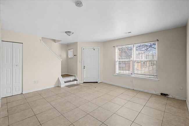 Building Photo - 511 S 6th St