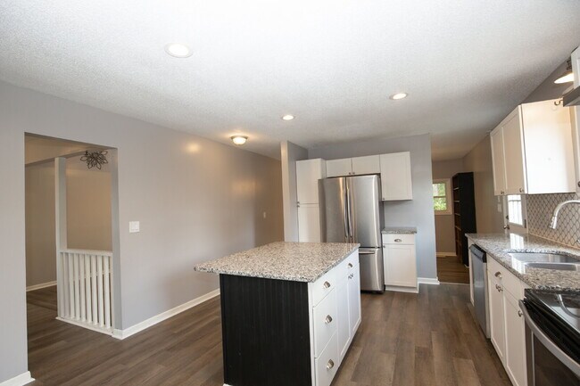 Building Photo - "Charming 3-Bedroom Retreat with Granite Touches and Cozy Fireplace on Winchester Rd!"