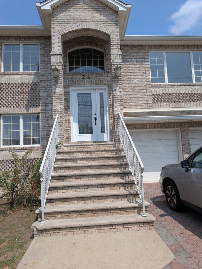 Building Photo - 25 Franklin Ave