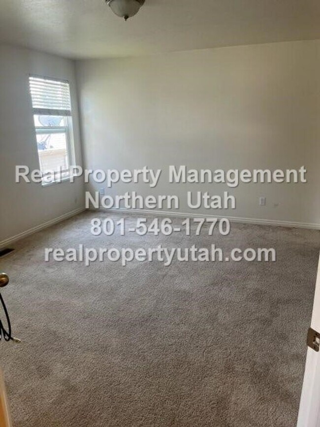Building Photo - 3120 W 525 N