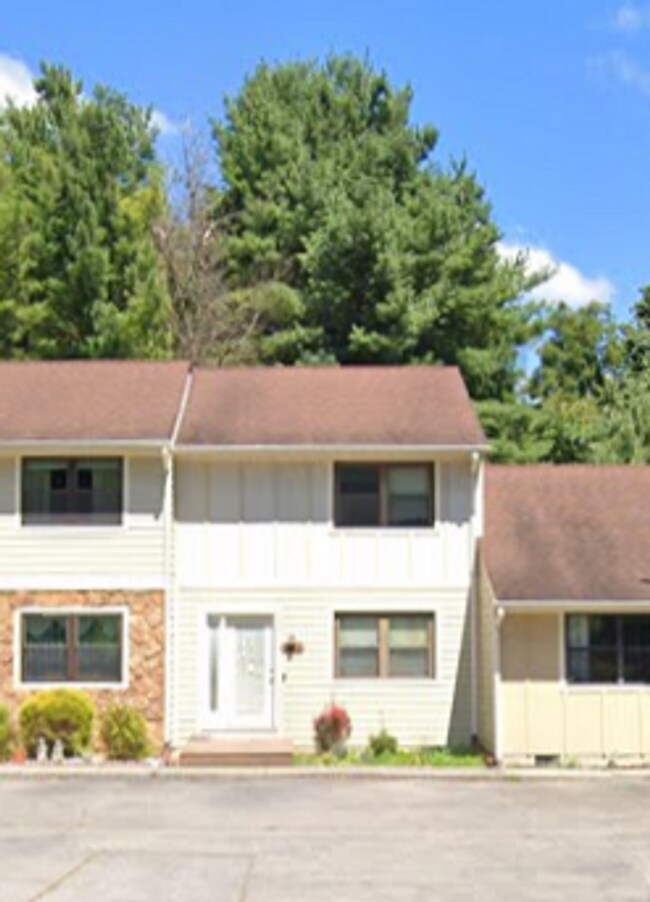 Building Photo - 2 Bedroom Close to I-81