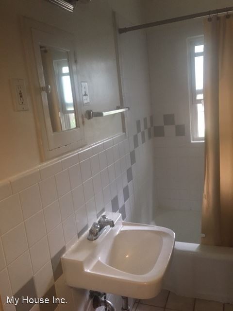 Building Photo - 3 br, 1 bath House - 1120 West Myrtle Street