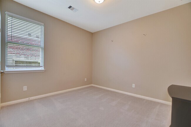 Building Photo - 18226 Russett Green Dr