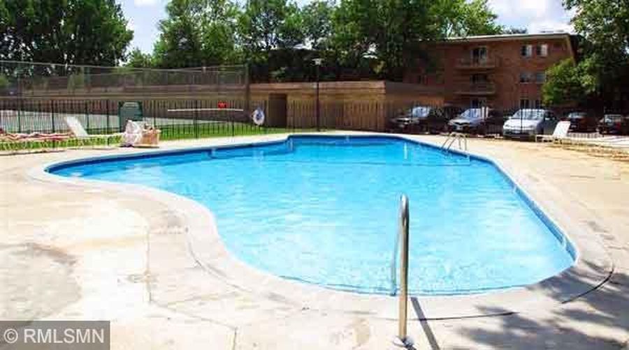 Heated saltwater pool - 7414 W 22nd St