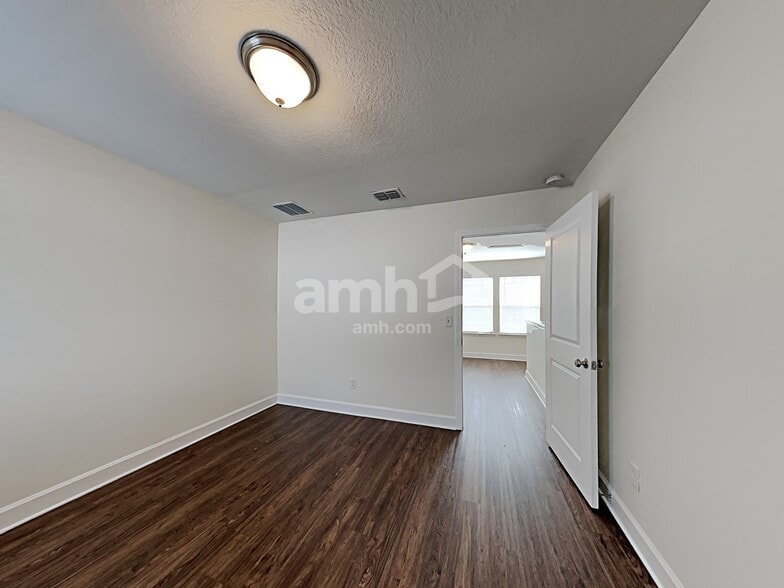 Building Photo - 8535 Highfield Ave