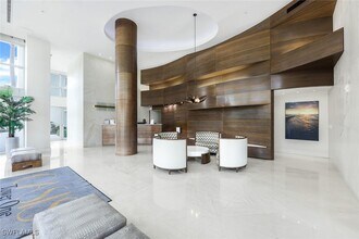 Building Photo - 3000 Oasis Grand Blvd