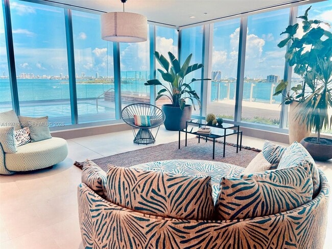 Building Photo - 700 NE 26th Terrace