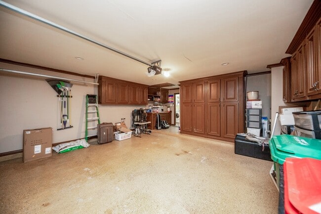 Building Photo - 9034 Necklace Tree Ln