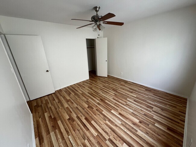 Building Photo - 143 S St Andrews Pl