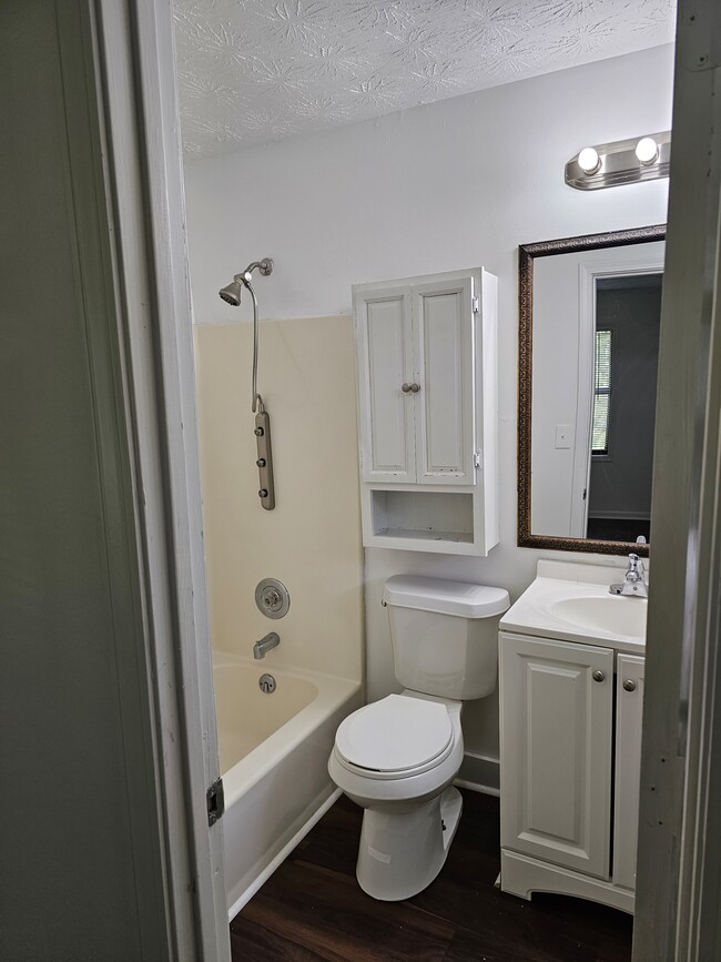 Building Photo - 1634 Nutmeg St