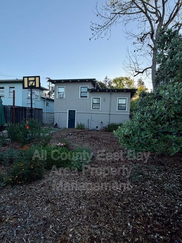 Building Photo - 2306 Spaulding Ave