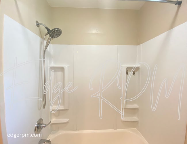 Building Photo - 3 bedroom 1 bath DUPLEX