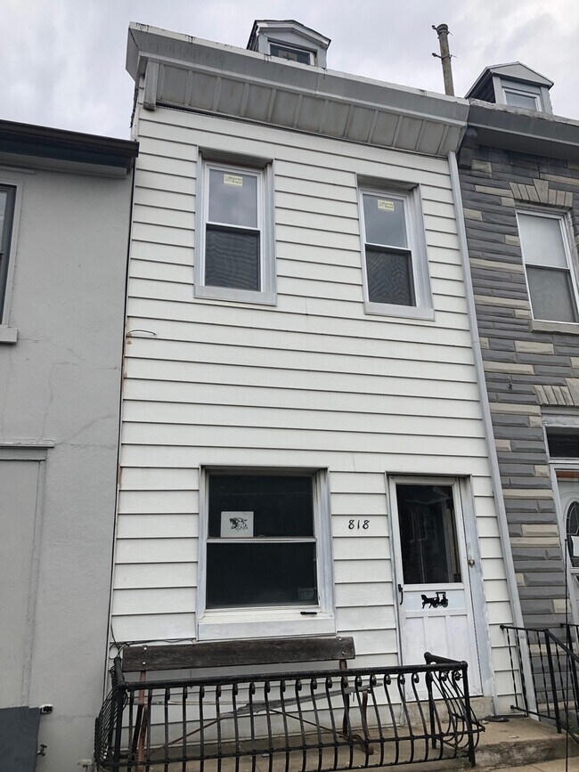 Primary Photo - 4 bedroom 1.5 bath