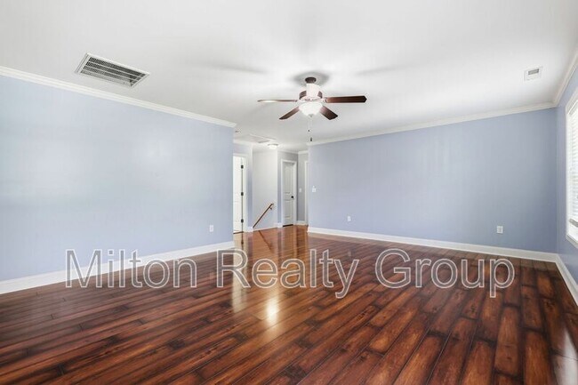 Building Photo - 80 Valor Cir
