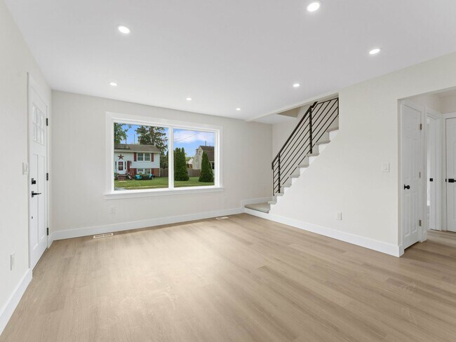 Building Photo - Newly Renovated 4-Bedroom, 2-Bath Home for Rent in Magnolia | Modern Updates & Spacious Yard