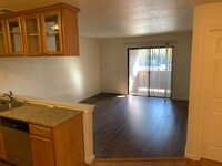 Building Photo - Lovely 3 Bed 2 Bath Condo on Nord!