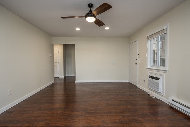 Building Photo - 529 Fox Run Ln