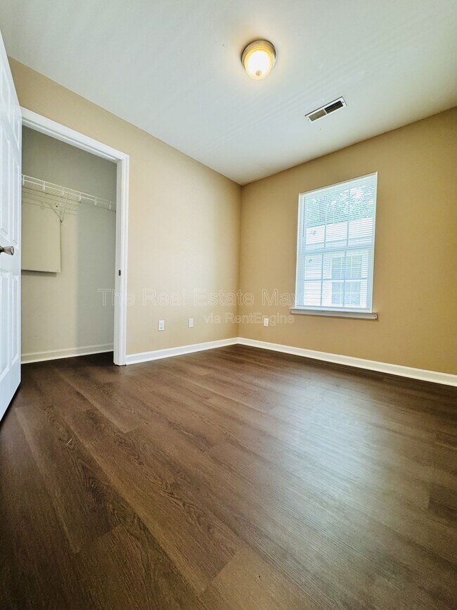 Building Photo - 4619 Kirkland Ave