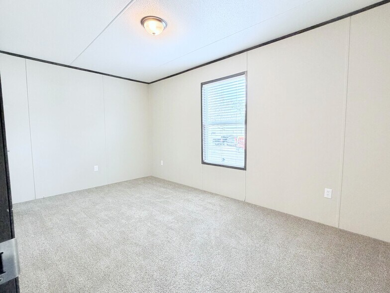 Building Photo - 117 Betty St