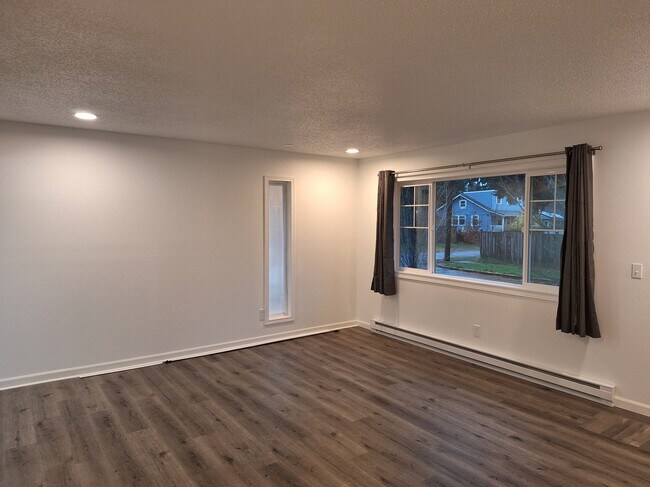 Double-pane Vinyl Windows - 6134 NE Oregon St