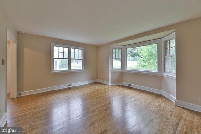 Building Photo - 27 Bysher Ave
