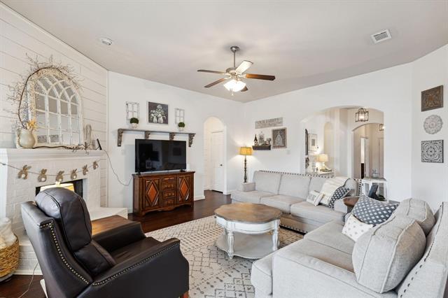 Building Photo - 525 Braewick Dr