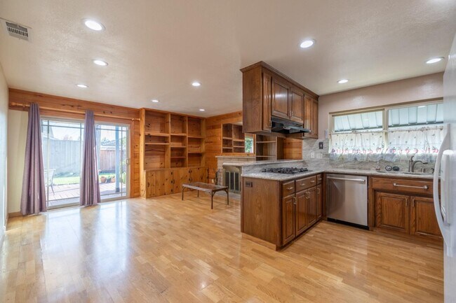 Building Photo - 3276 Andora Dr