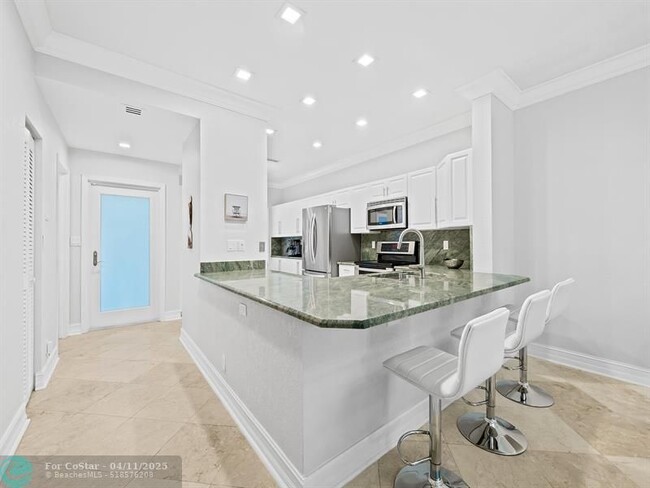 Building Photo - 1705 E Las Olas Blvd