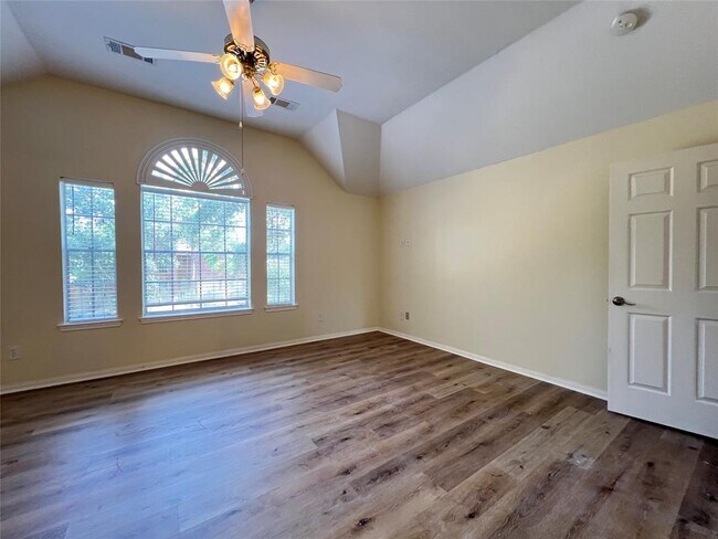 Building Photo - 22847 Red River Dr