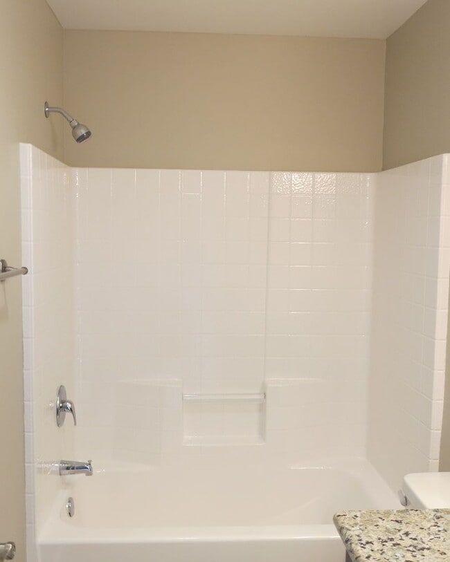 Building Photo - Charming 3 Bedroom & 2.5 Bathroom Available in Atascadero!