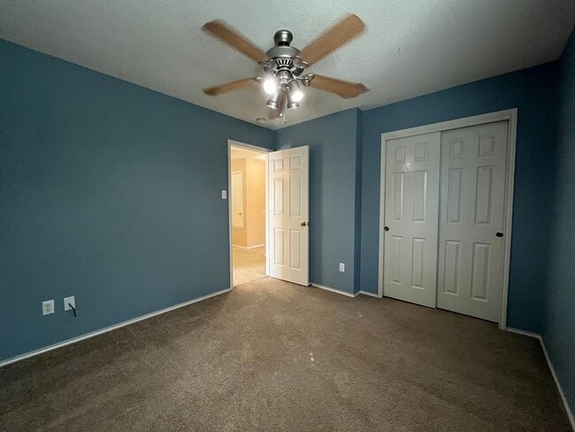Building Photo - Great 3/2.5 Townhouse in Great Location