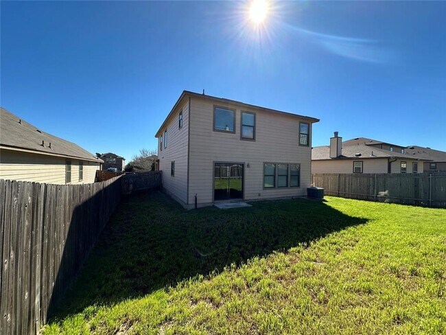 Building Photo - Spacious Living, Great Layout, Excellent Value In Waterleaf
