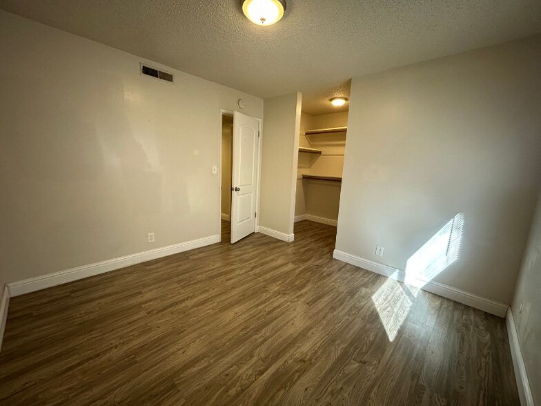 Building Photo - 316 W 4th Ave