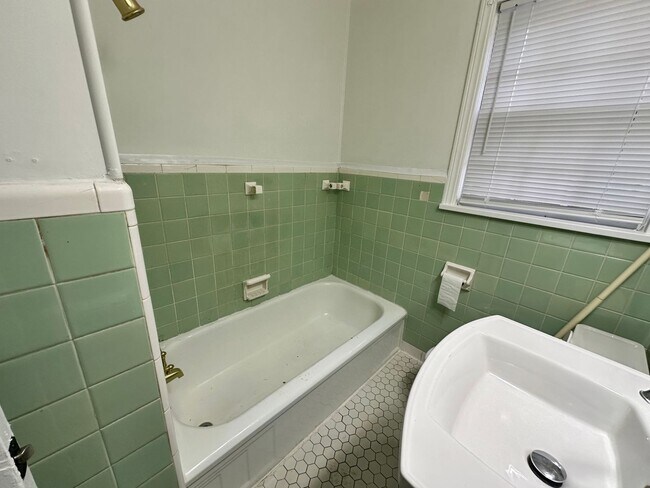 Building Photo - 3 Bed 2.5 bath house in OKC