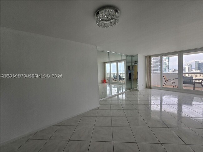 Building Photo - 1717 N Bayshore Dr