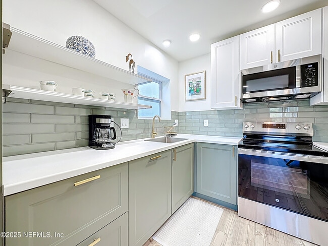 Building Photo - 912 St Johns Ave