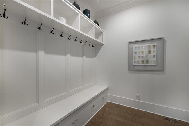 Building Photo - 306 Pinecrest Rd NE