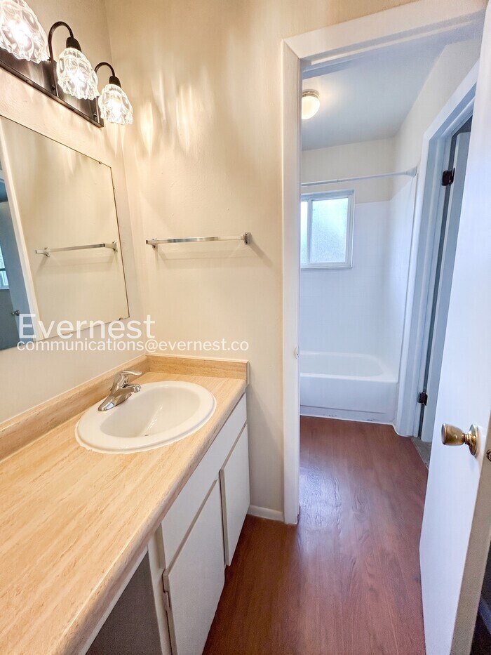 Building Photo - 4203 Goldenrod Dr