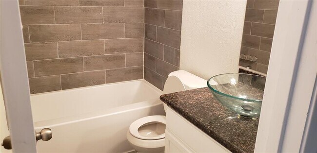 Building Photo - 2379 Briarwest Blvd